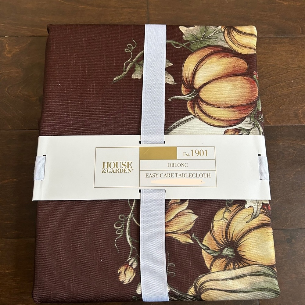 House & Garden Tablecloth 60”x102” Pumpkin Fall Thanksgiving New Burgundy
